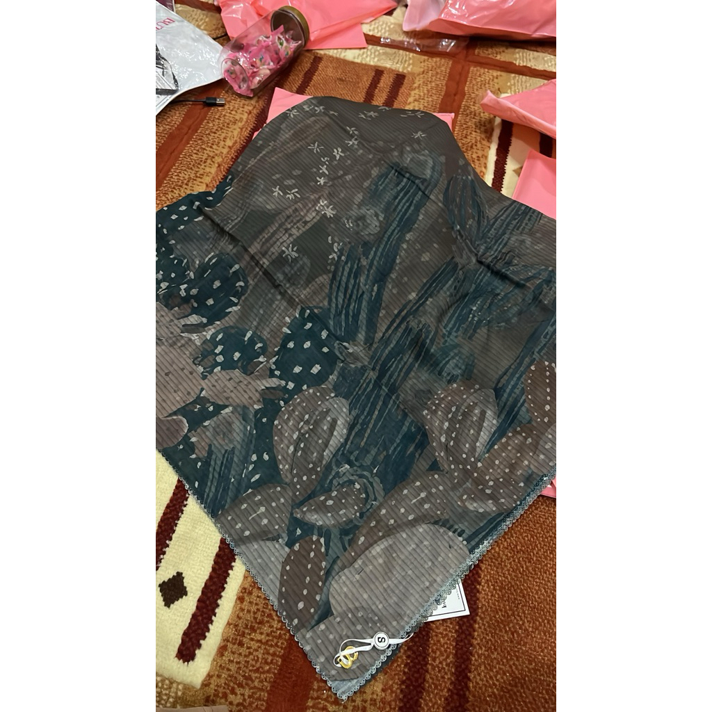 As is Buttoscarves Opuntia - moss