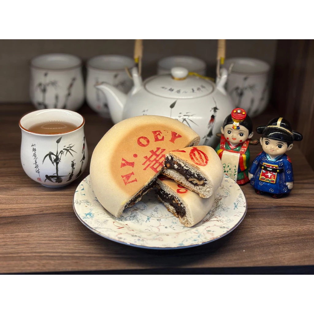 

Kue Bulan Ny Oey / Tiong Ciu Pia