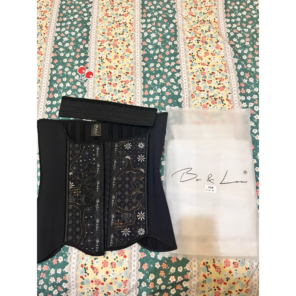 Korset Cikor Obsidian Batik Latex