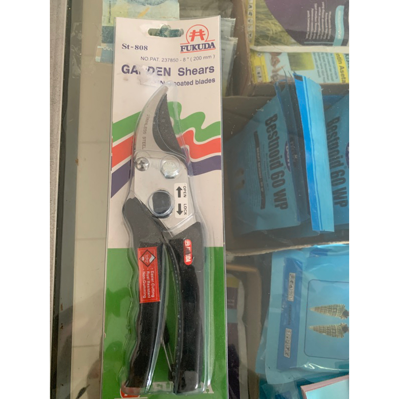 Fukuda (gunting ranting/dahan)