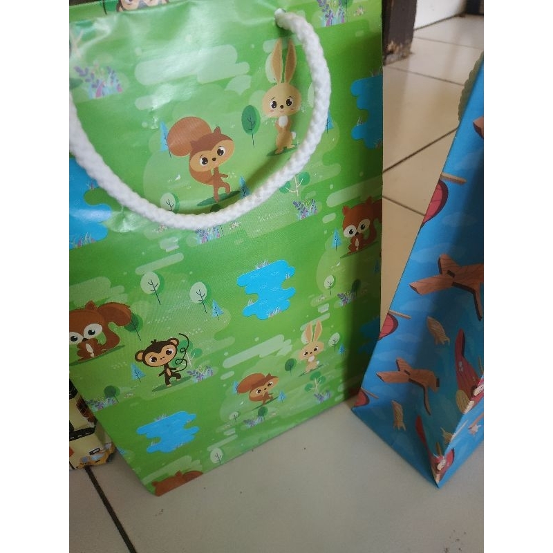

tas kertas kado, paper bag kertas kado