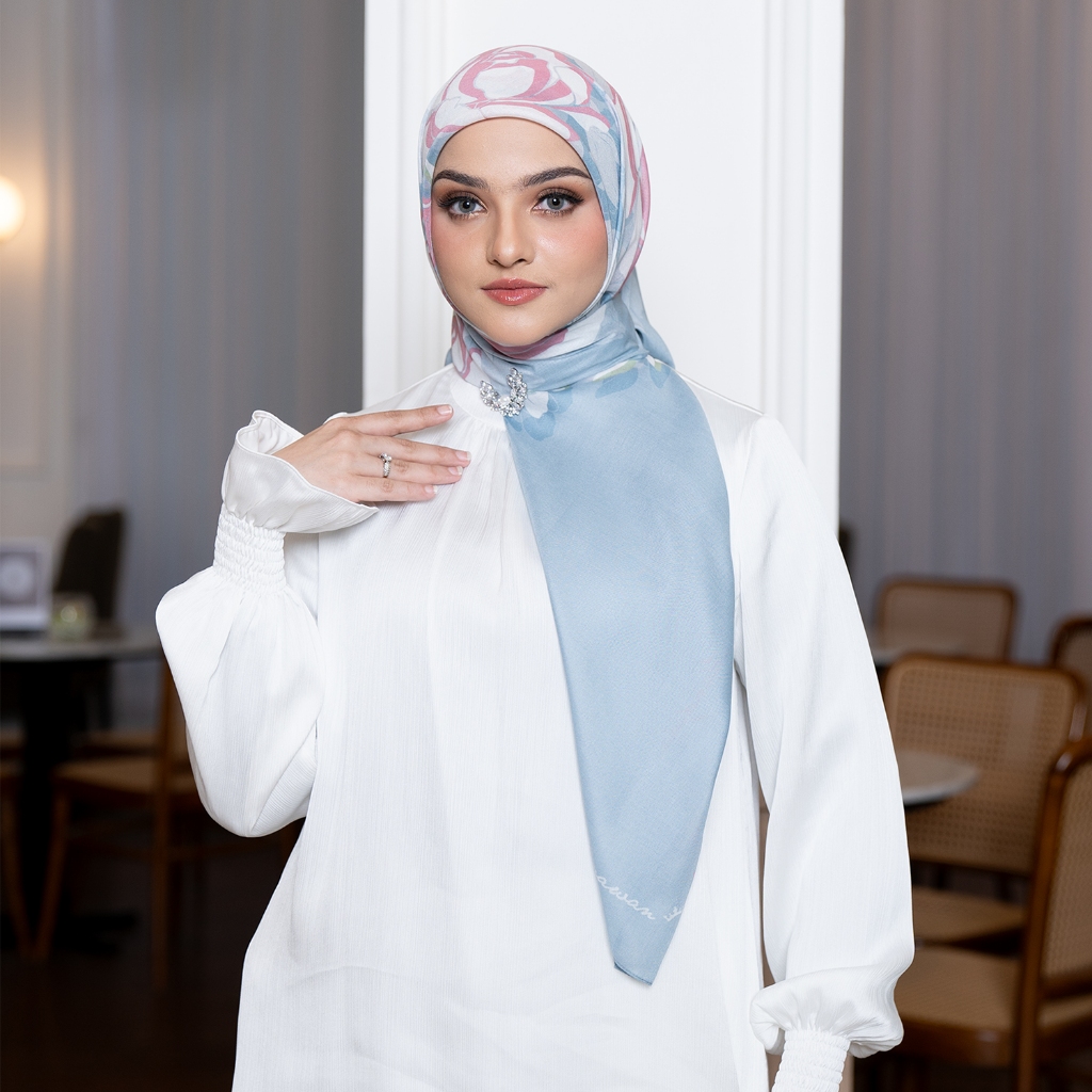 MANDJHA Florence Baby Blue Scarf By IVAN GUNAWAN - Jilbab Hijab Segi Empat ORIGINAL MANDJHA