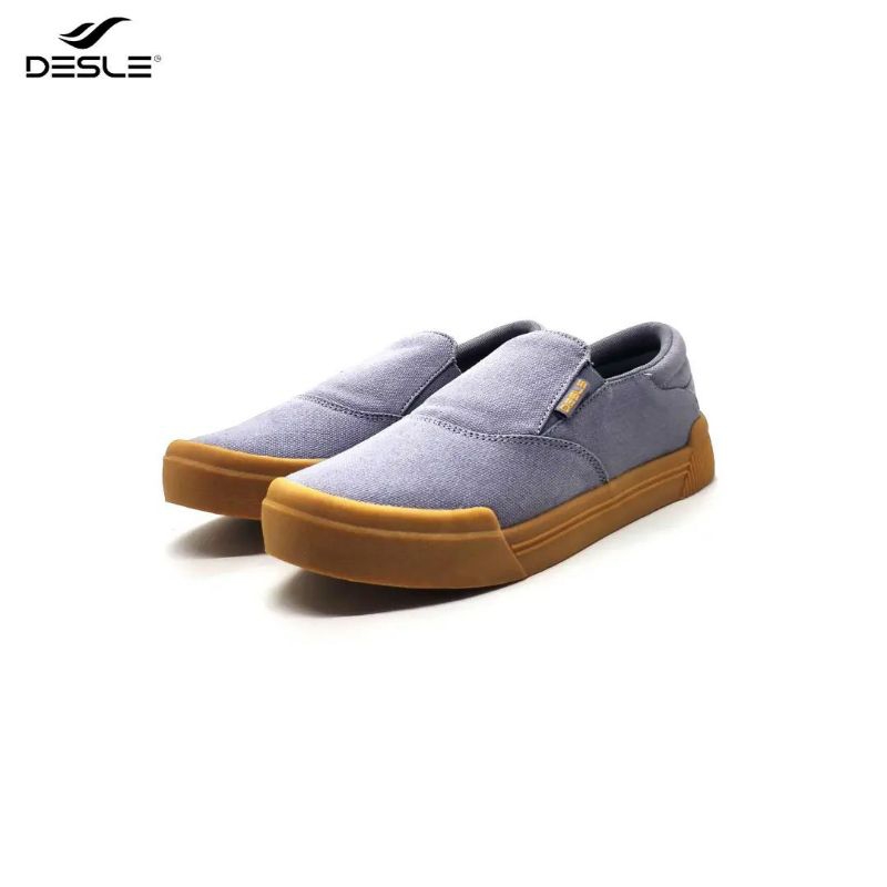 Desle Sepatu Slip on Romance Origi