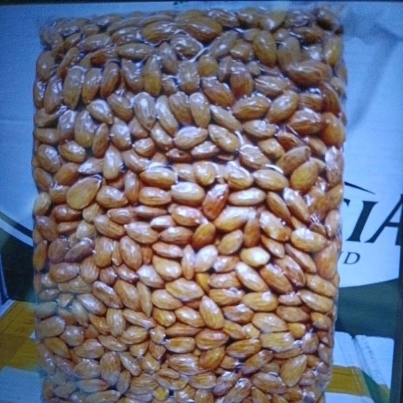

kacang almond