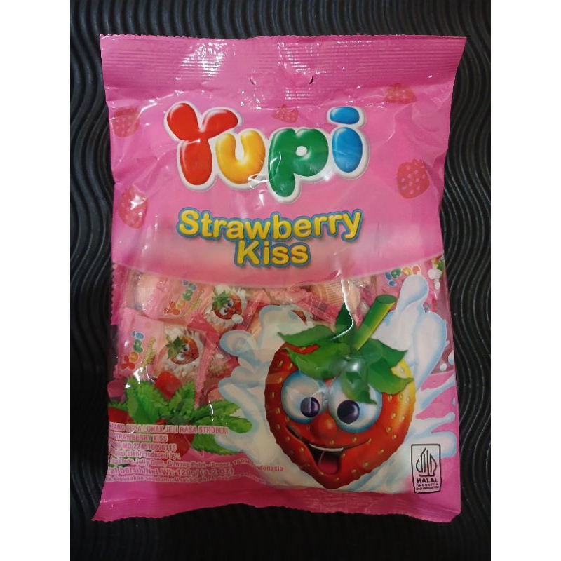 

Permen Yupi Strawberry Kiss Kemasan Bag Netto 120 gr