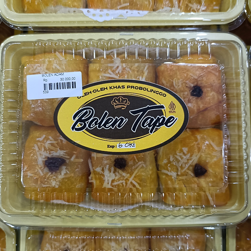 

Kue Cemilan Bolen Tape