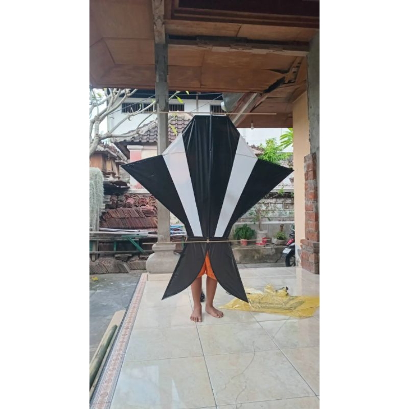 Layangan kaplik plastik semi knockdown uk 1m + tali goci, pita sendaren dan kabel ties
