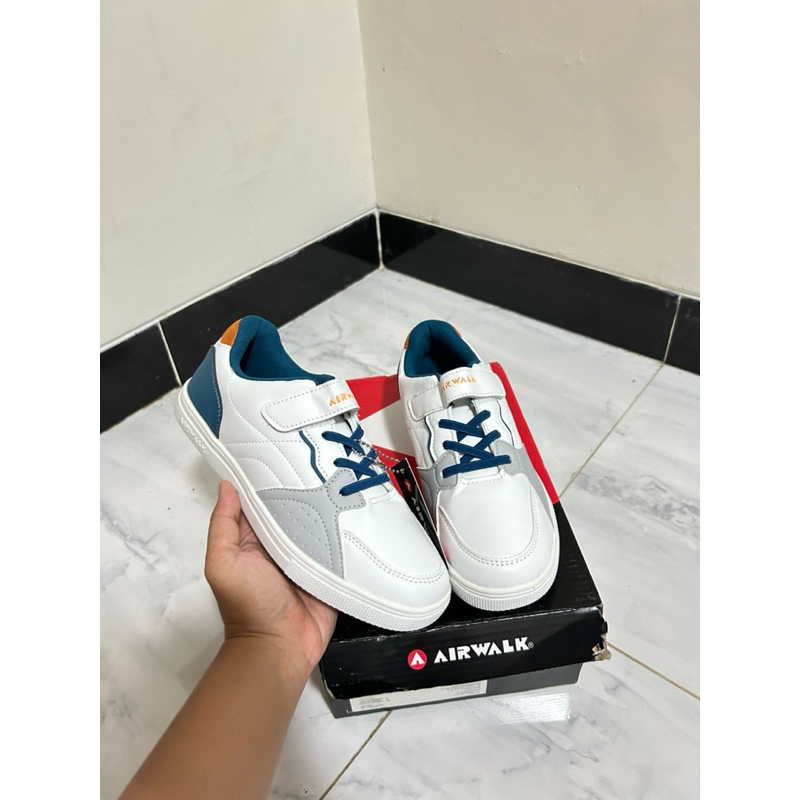Sepatu sneakers Airwalk kids sale 70% putih - navy grey (BECKETT WHITE NAVY) 32, 34