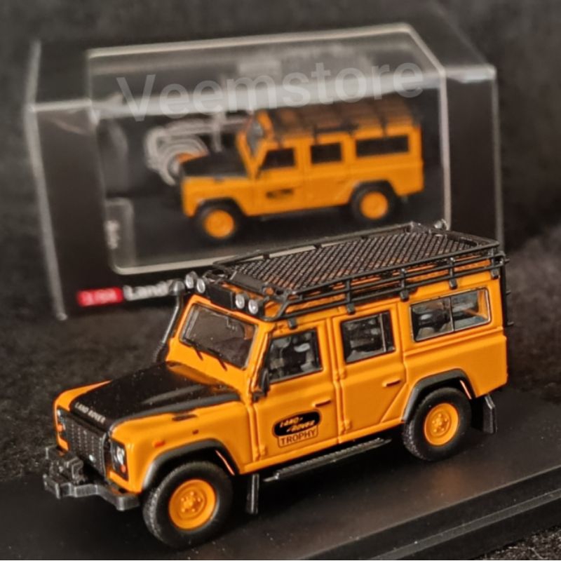 Die Cast 1:64 Toyota Land Rover Defender 110 Camel [Master] with Accessories Surfboard & Ladders