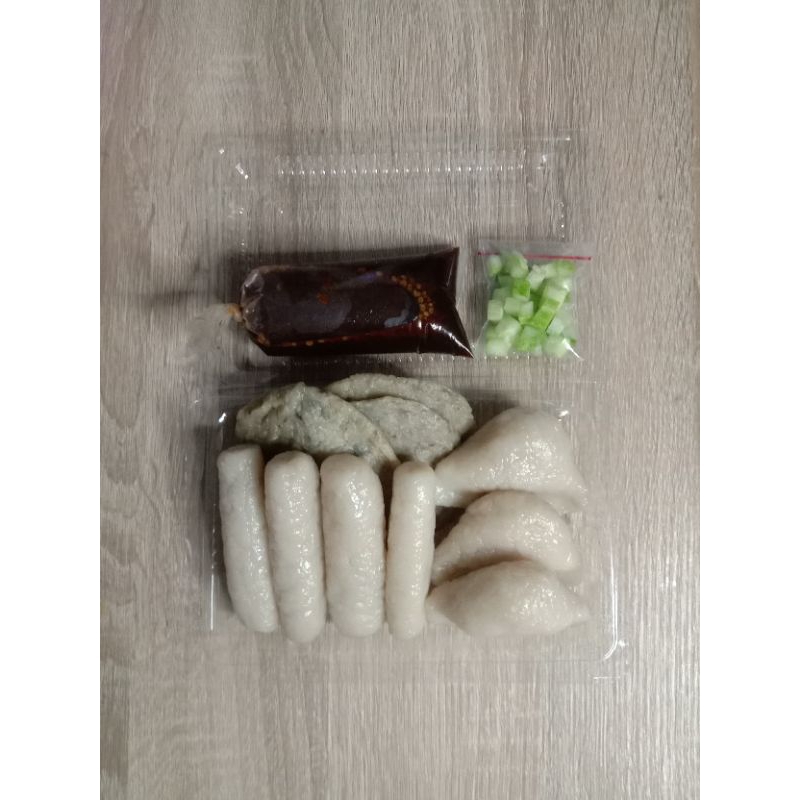 

Paket Beduo 10 Pcs ( 4 lenjer, 3 telor, 3 kulit ) + Cuko + irisan timun Pempek Cek Tinah asli palembang (FROZEN) - wong kito asli - cemilan palembang - khas palembang - pedas hot - cuko kental - pempek asli palembang - cemilan camilan kito