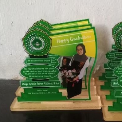 TROPHY CUSTOM, PLAKAT CUSTOM, PIALA CUSTOM, VANDEL CUSTOM, PLAKAT WISUDA, TROPHY WISUDA, VANDEL WISU