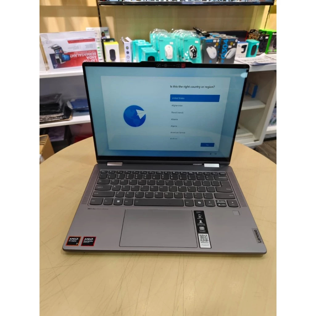 Lenovo Yoga 7 2 in 1 Touchscreen Amd Ryzen 7 8840HS RAM 16GB 1TB SSD RADEON 780M WUXGA IPS