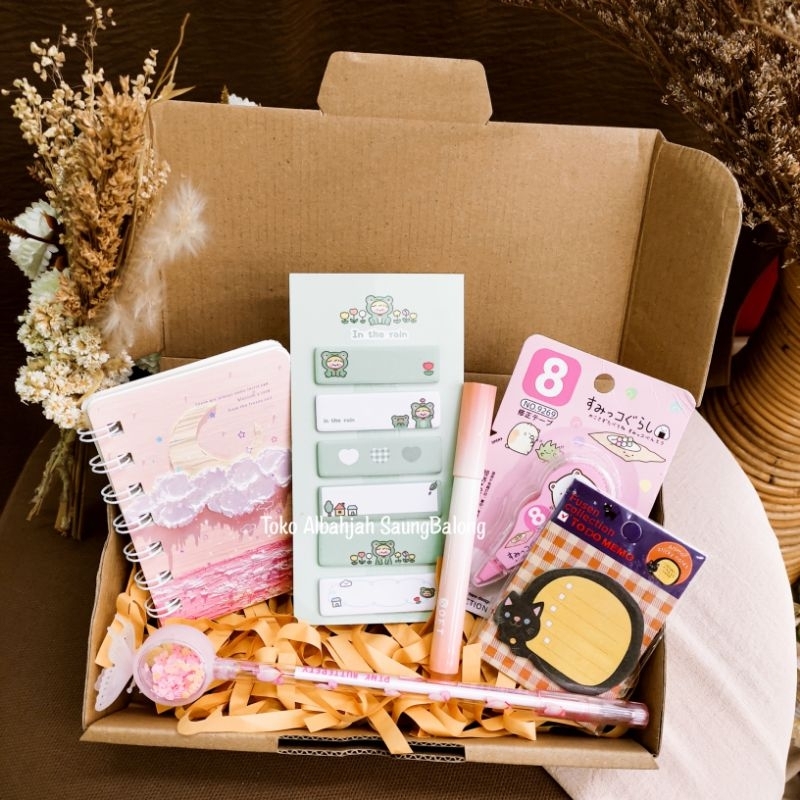 

SET ALAT TULIS UNTUK HADIAH/ HAMPERS KADO ATK