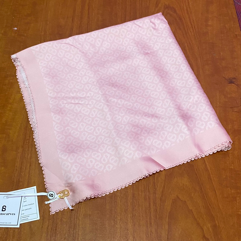 Buttonscarves Tapis Satin Square// Buttonscarves Murah