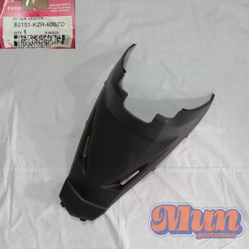 80151-KZR-600ZD COVER,CENTER /DEK TENGAH BAWAH JOK VARIO 125 KZR