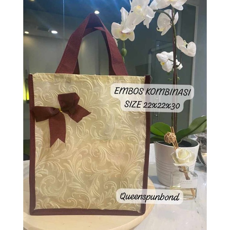 

Tas hajatan Embos Kombinasi uk22x22x3cm PxLxT Harga LUSIN isi 12pcs