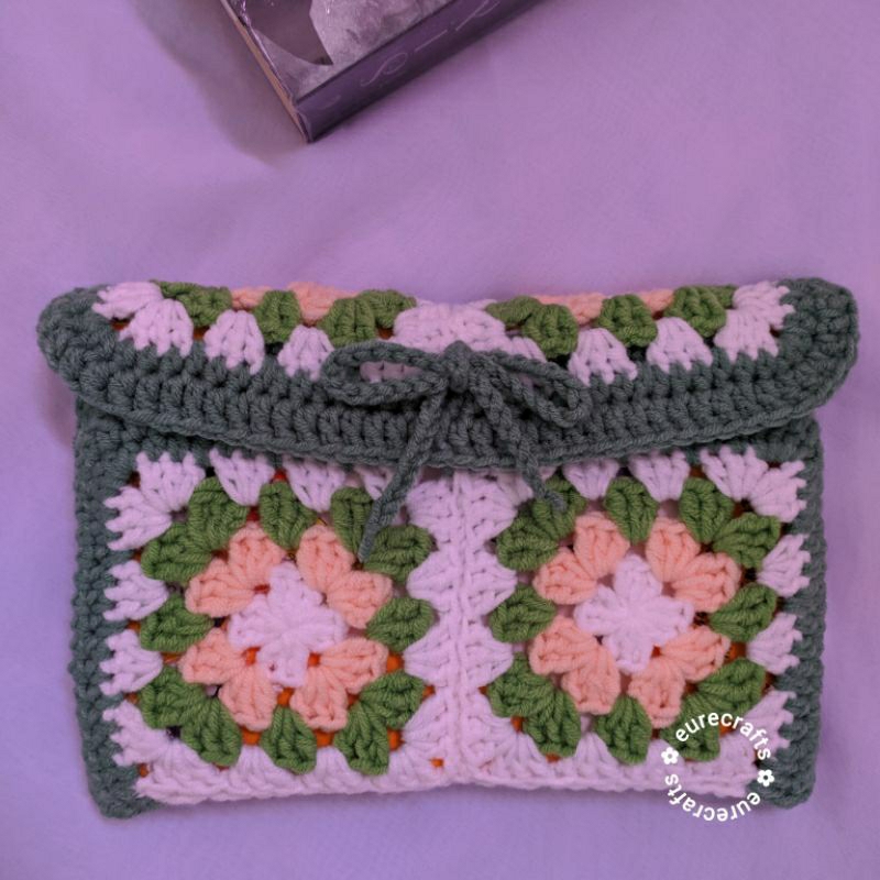 

Book Sleeve Granny Square - Rajut
