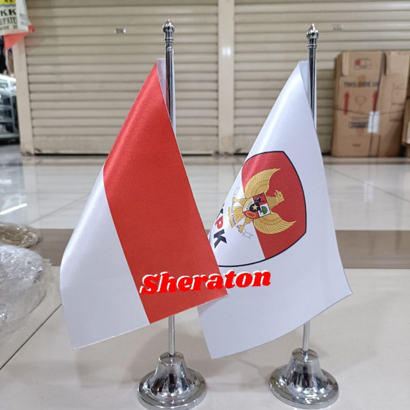

bendera merah putih+bendera logo KPK+tiang stenlis meja