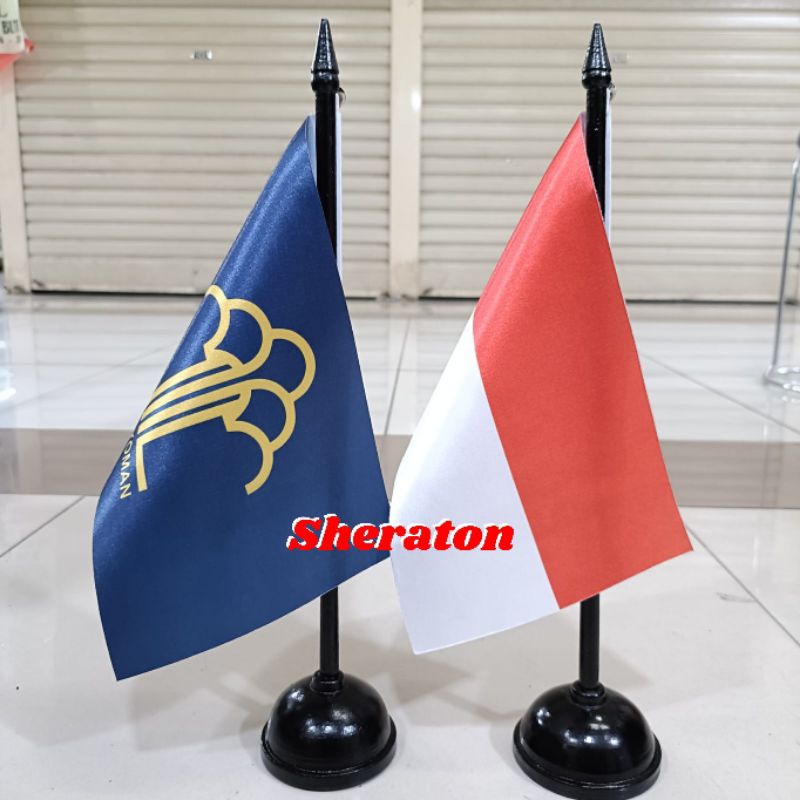 

bendera merah putih+bendera logo Pengayoman+tiang kayu meja