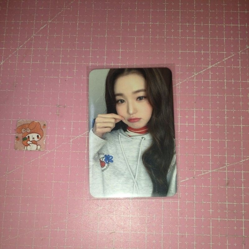 

Photocard Official Wonyoung Ive Kirsh Edition