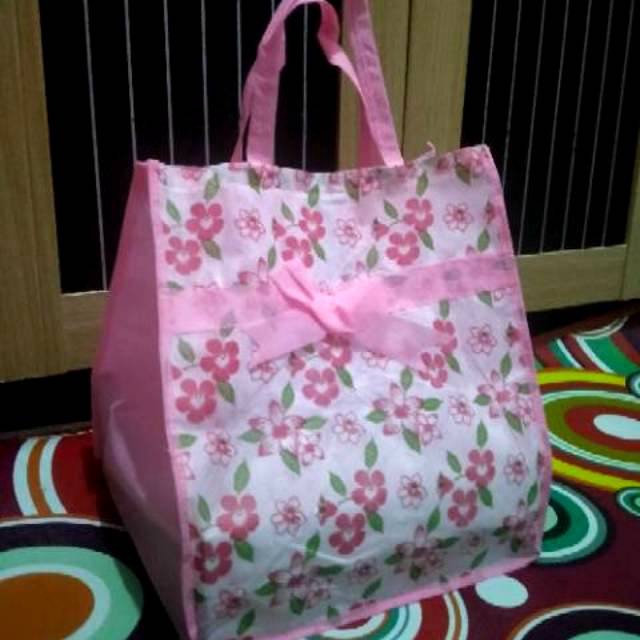 

Tas hajatan box nasi 22 per lusin isi 12 psc