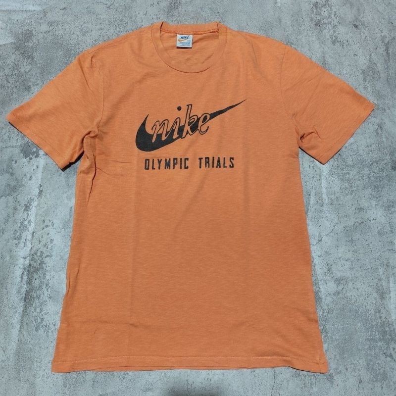 Baju kaos pria Nike vtg 90s Olympic Trails orange