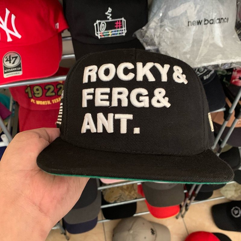 Topi Cayler & Sons Hitam