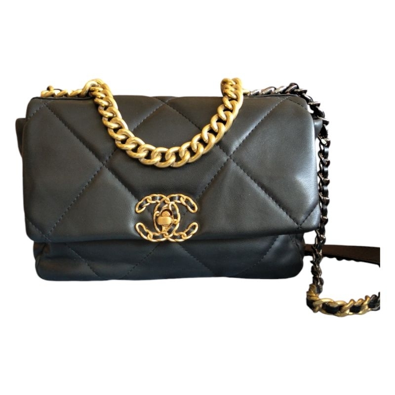 CH∆N€|19_Black Quilted  Leather Flap Bag