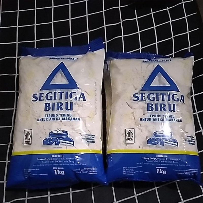 

Tepung terigu segitiga biru 1 kg