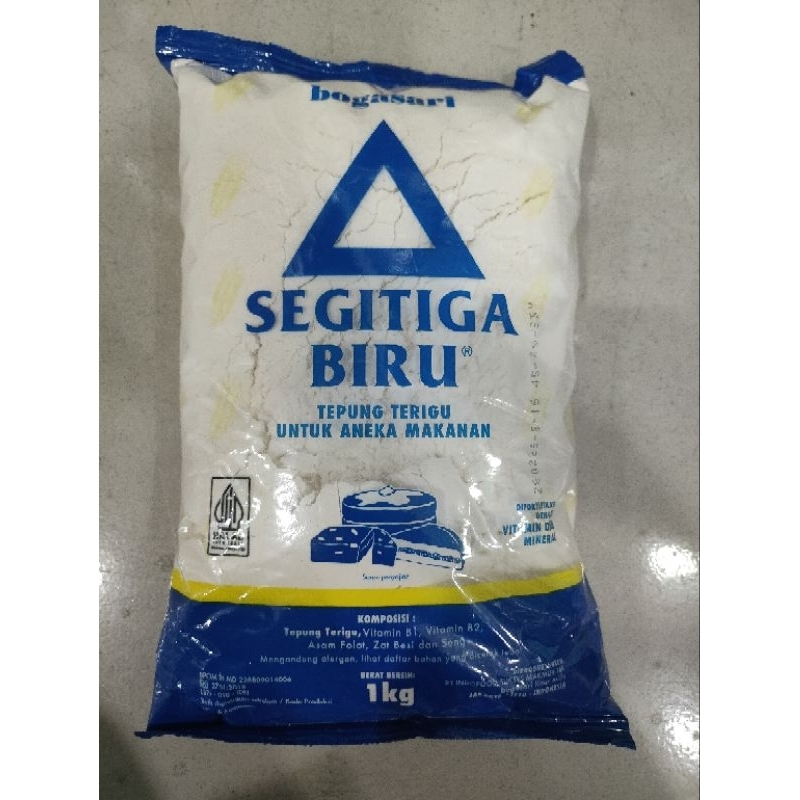 

Tepung terigu segitiga biru untuk aneka makanan 1kg