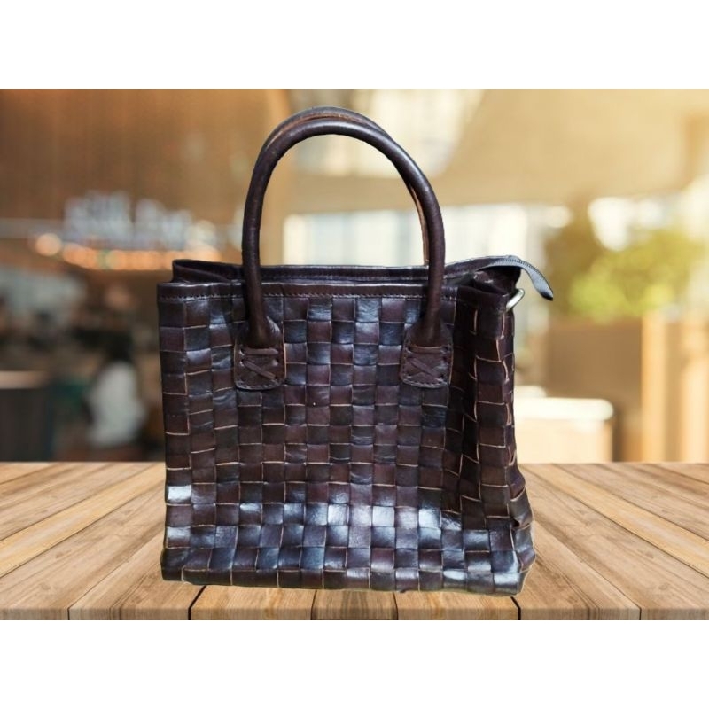 Tas Anyam Kulit Sapi