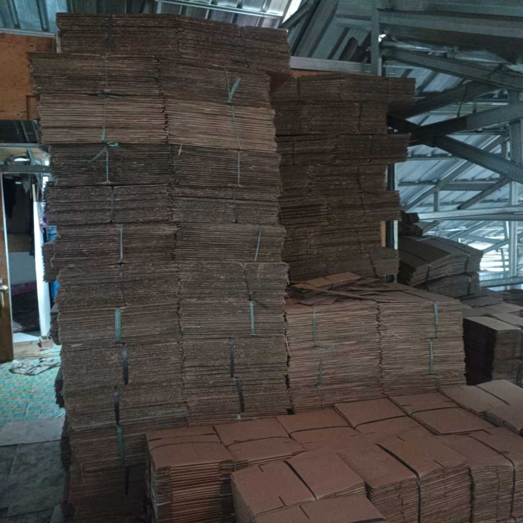 

KARDUS BESAR JUMBO, PINDAHAN BARANG UKURAN BESAR INI SOLUSI NYA. UKURAN 40X22X35 DOUBLE WALL/DW