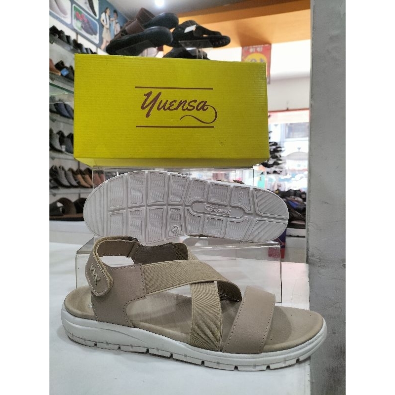 Sandal wanita Yuensa - sandal tali karet Cream