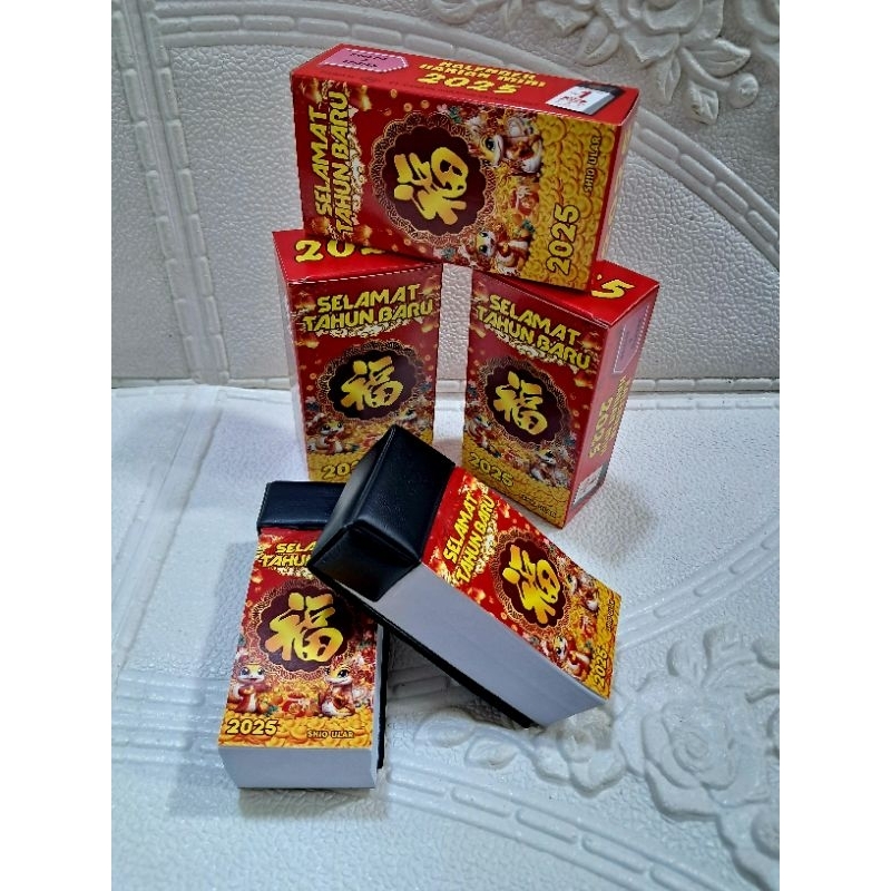 

Kalender Harian Mini Angka Besar 2025 [ Ukuran 4,2cm x 9,8cm ] Dilengkapi Gantungan + Lem