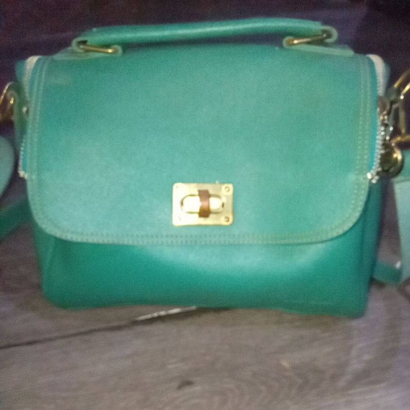 Tas Selempang Hijau merk Michael kors