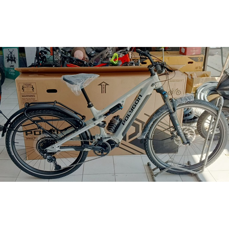 SEPEDA EBIKE E-SUV 29" POLYGON SISKIU HE-B CLS 3 WHITE WITH SHIMANO 1x10