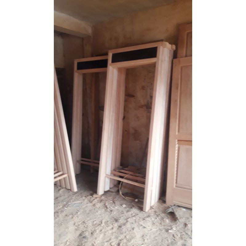 Kusen Pintu Jalusi Lubang angin