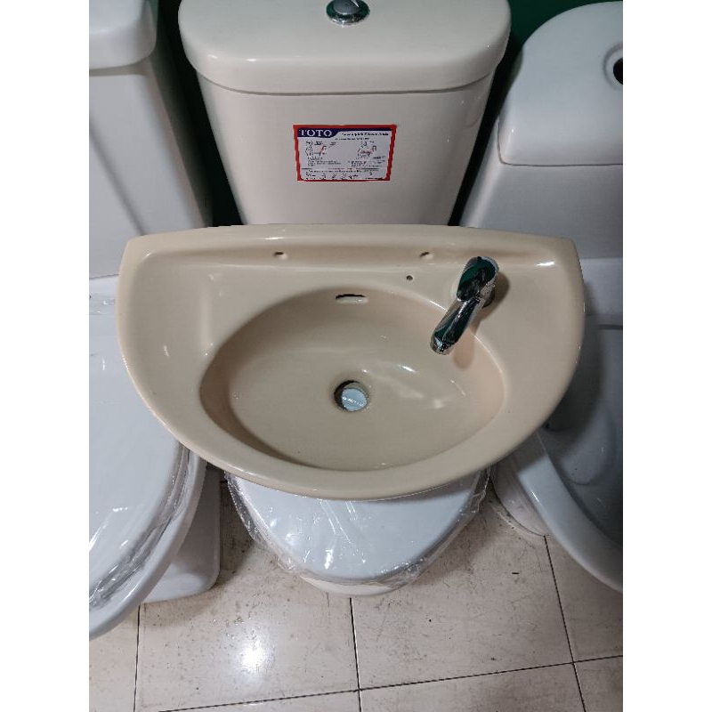 Wastafel merek toto L 34 Warna Harpes begithe