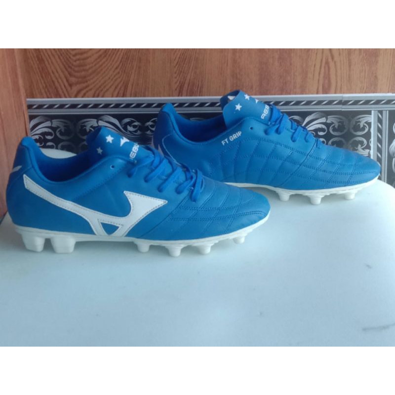 sepatu bola kulit/sepatu bola tarkam