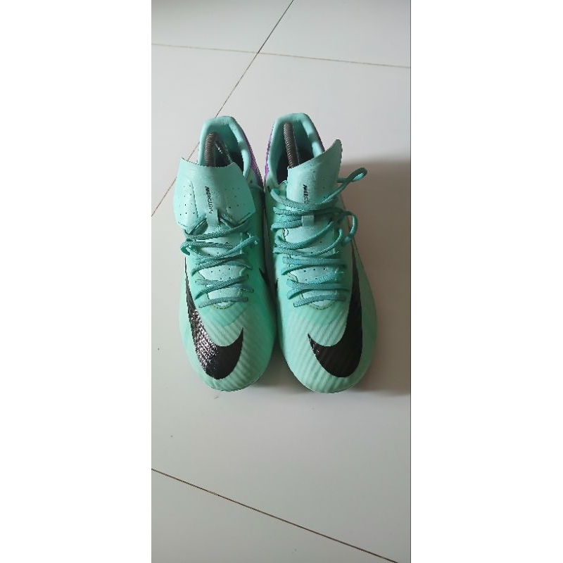 sepatu bola Nike air zoom academy