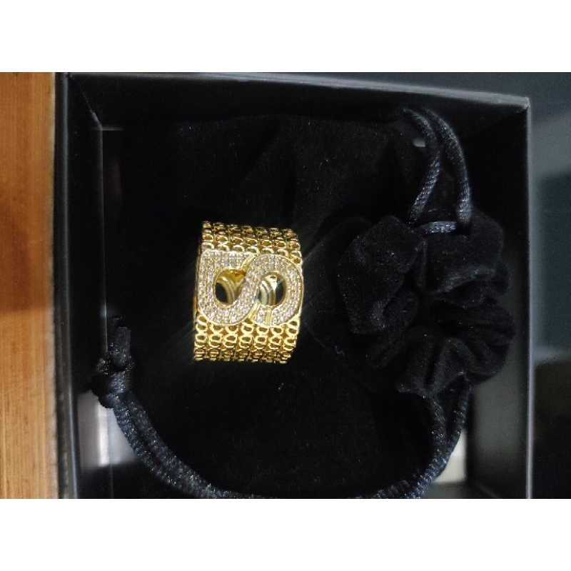 Buttonscarves Brooch Preloved