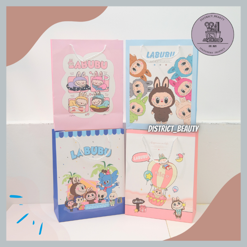 

PAPER BAG TALI LARGE SIZE MOTIF LABUBU TAS ULANG TAHUN TAS KADO SOUVENIR MOTIF LABUBU