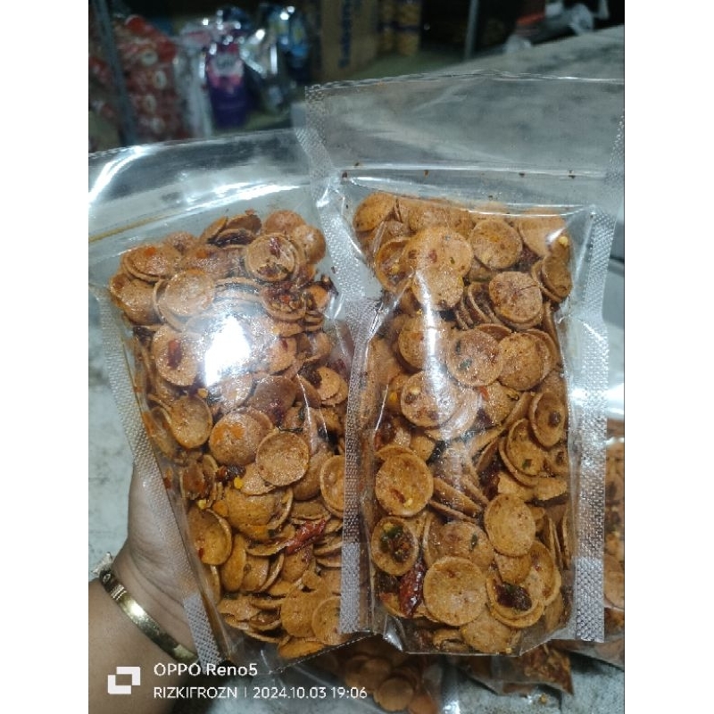 

Sosreng pedes daun jeruk/sosis goreng daun jeruk 130gram