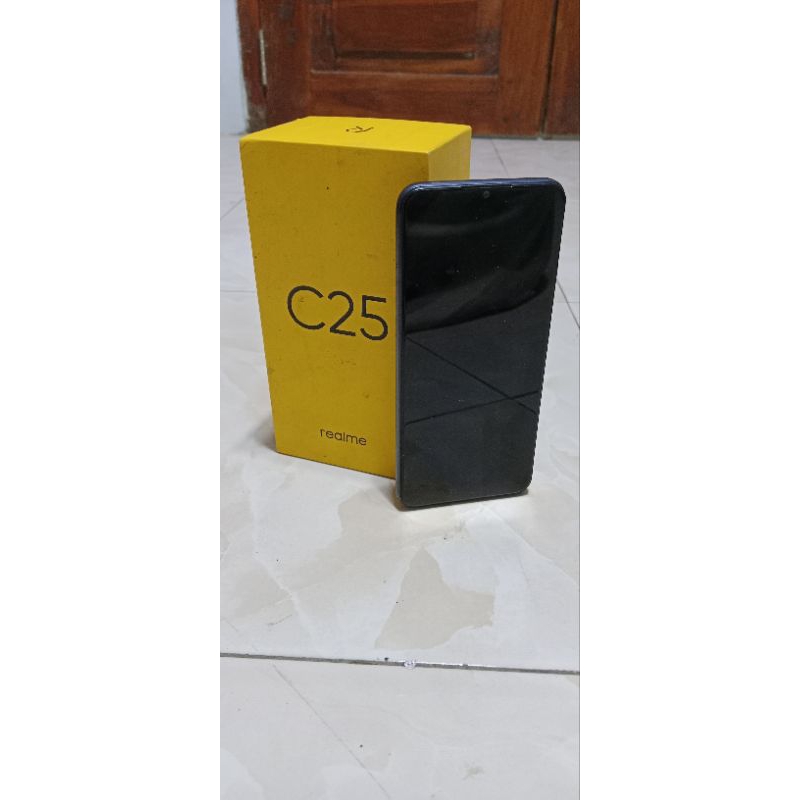 Realme C25 ram 4/64 kondisi hp sering restat sendiri dan LCD ada retak tapi tidak garuh tampa pola