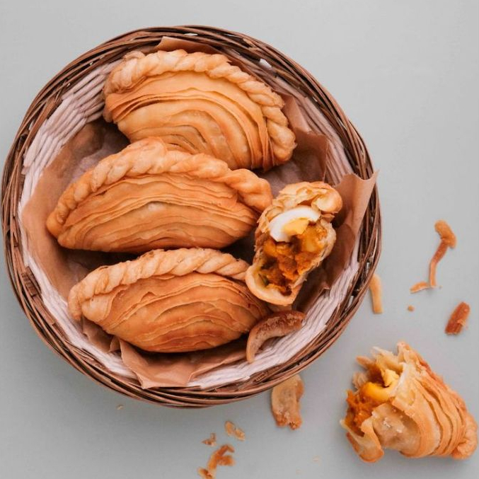

Karipap / Curry Puff isi 5 pcs 100% Halal Frozen Food Homemade