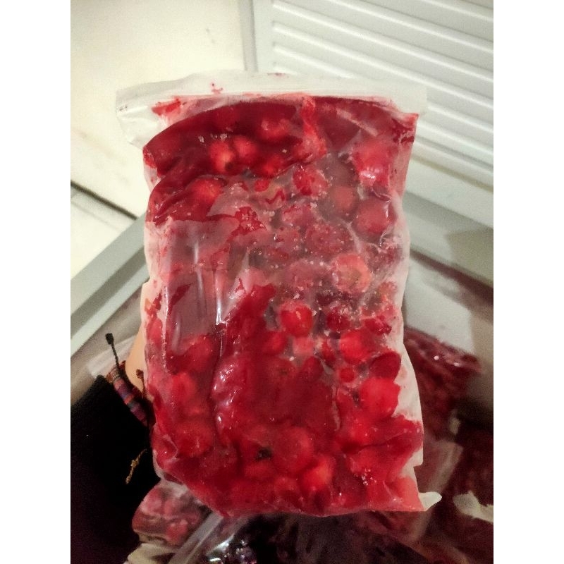 

STRAWBERRY FROZEN 1KG (TIDAK BENTUK)