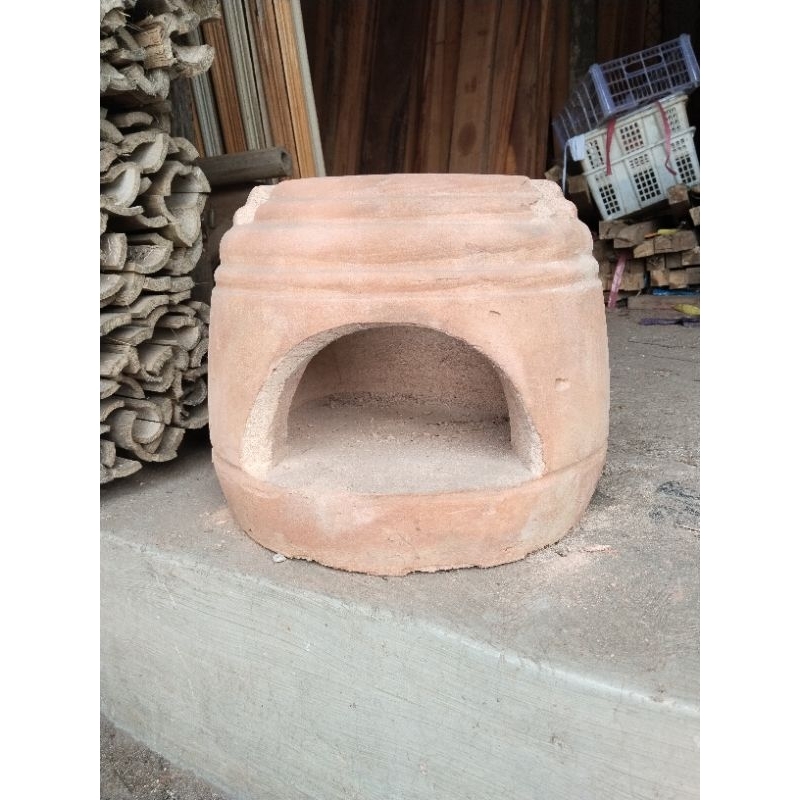 tungku pembakaran tanah liat (hawu/perapian)