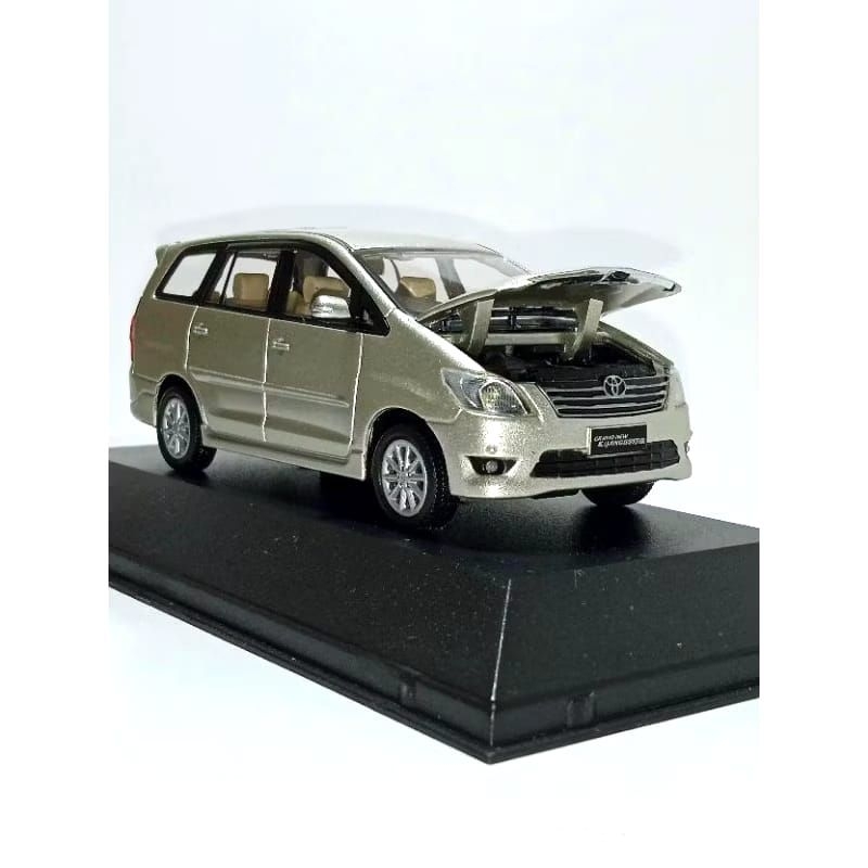 Diecast Skala 1/43 RIMS Toyota kijang Innova Silver Gold Dealer Box Auto 2000