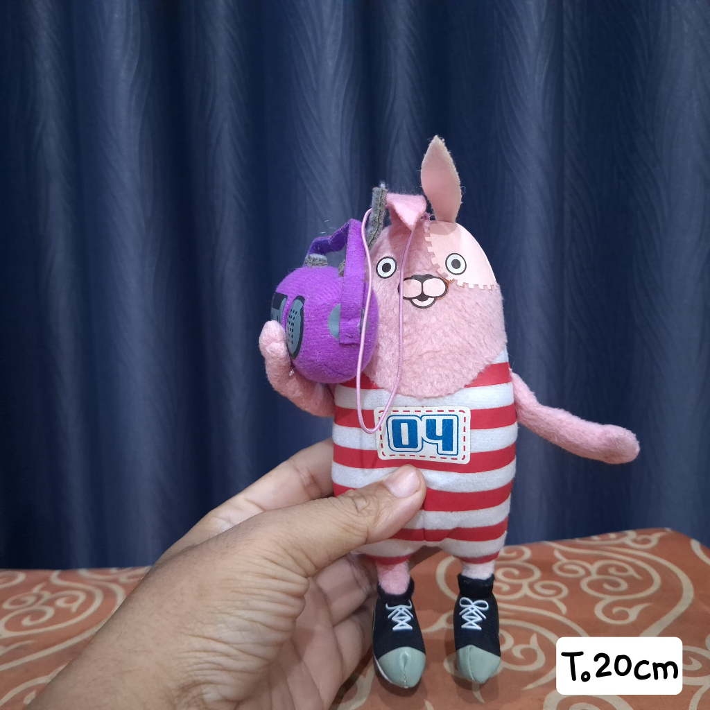 Boneka Kelinci Prison Break Bawa Radio Kecil Original Usavich Cantik Lucu Gantungan