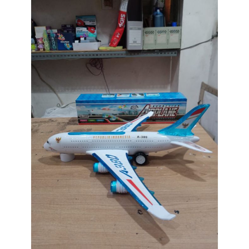 MAINAN ANAK PESAWAT TERBANG BESAR PESAWAT GARUDA MUSIK